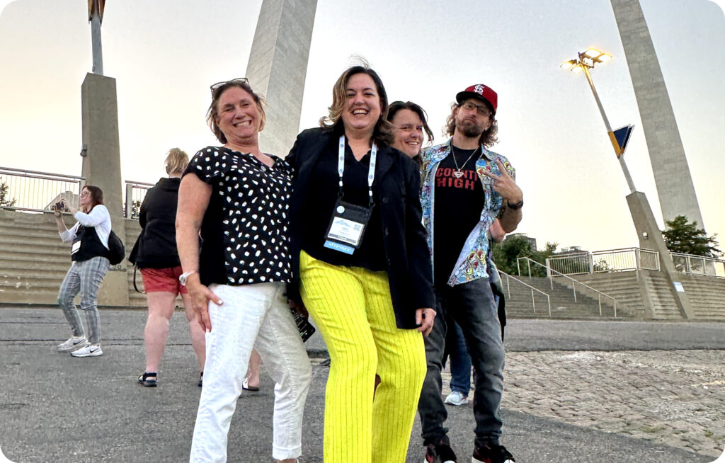 karen mcconomy and a group of friends standing in front of the St. Louis Arch.